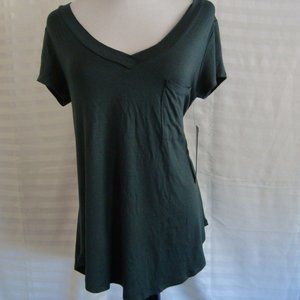NWT Mono B Green Top Light Weight T-Shirt V-Neck size S